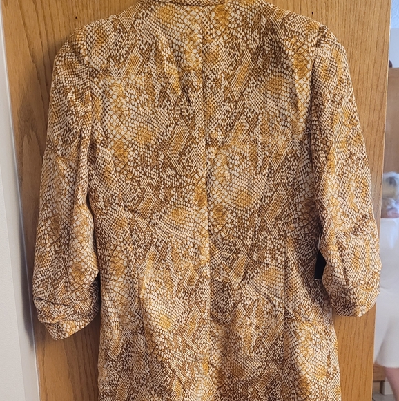 Aritzia Macauley (power) snakeskin Blazer PRICE DROP - Picture 3 of 11